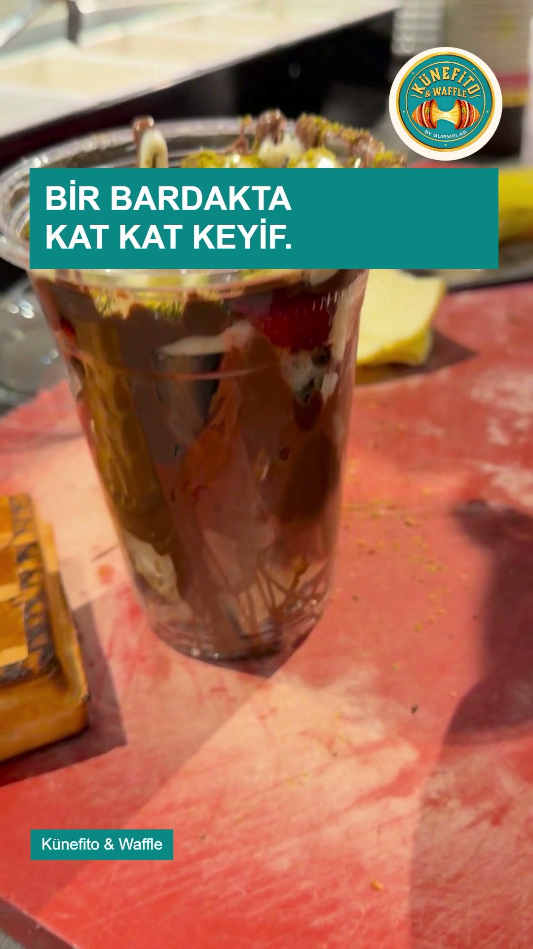 Kat kat bardak waffle nasıl sunulur?